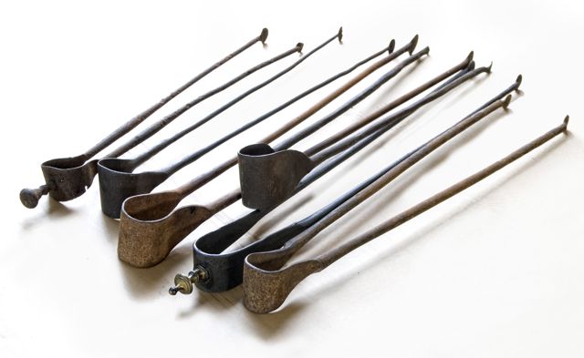 Des anciennes pinces de cheminée françaises