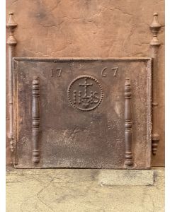 Plaque de Cheminée 'Piliers avec Monogramme IHS'