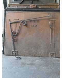 Potence crémaillère pivotante de cheminée