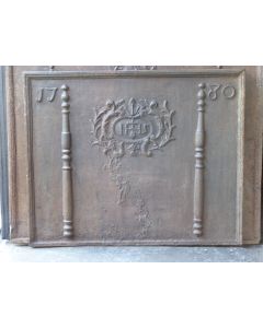 Plaque de Cheminée 'Piliers avec Monogramme IHS'