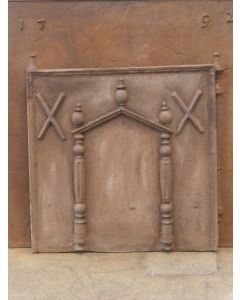 Plaque de Cheminée 'Colonnes et Fronton'