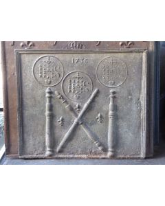 Plaque de Cheminée 'Piliers avec Monogramme IHS'