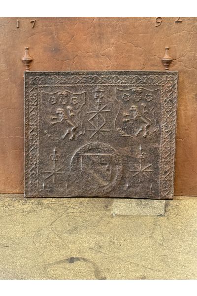 Plaque de Cheminée 'Armes Gothiques'