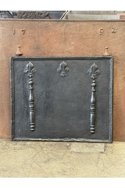 Plaque de Cheminée 'Piliers et Fleurs de Lys'