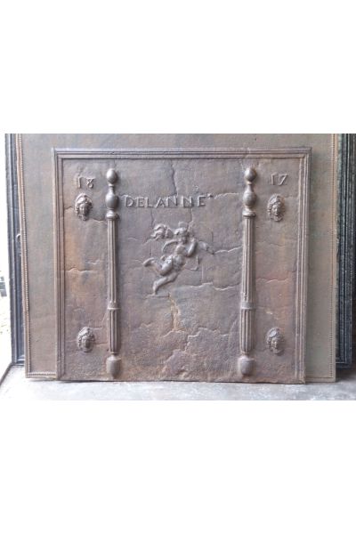Plaque de Cheminée 'Piliers avec Bonnet Phrygien'