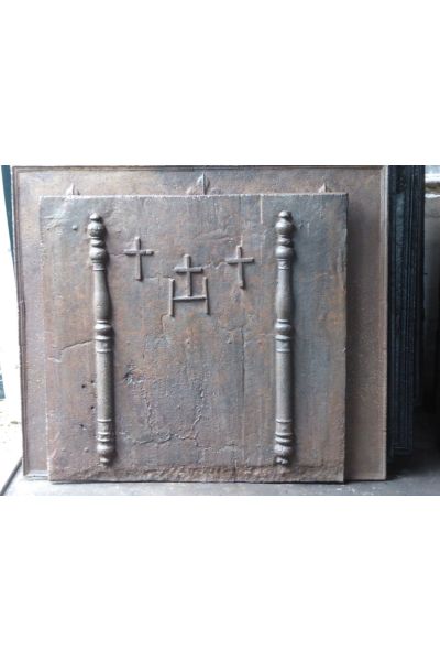 Plaque de Cheminée 'Piliers avec Monogramme IHS'