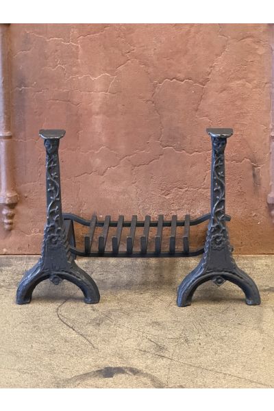 Grille Porte Bûches Néo Gothique