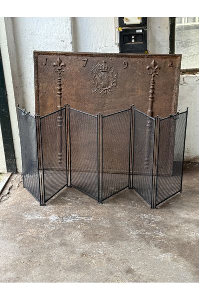 Grand Pare-Feu Français | Fait à la Main, Neuf | 62.5 cm de Haut