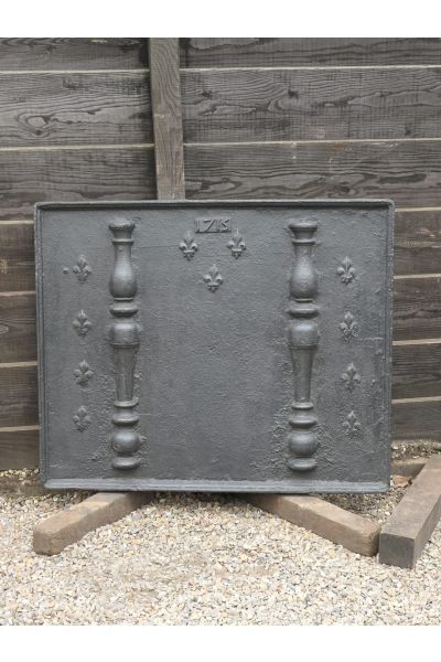 Plaque de Cheminée 'Piliers et Fleurs de Lys'