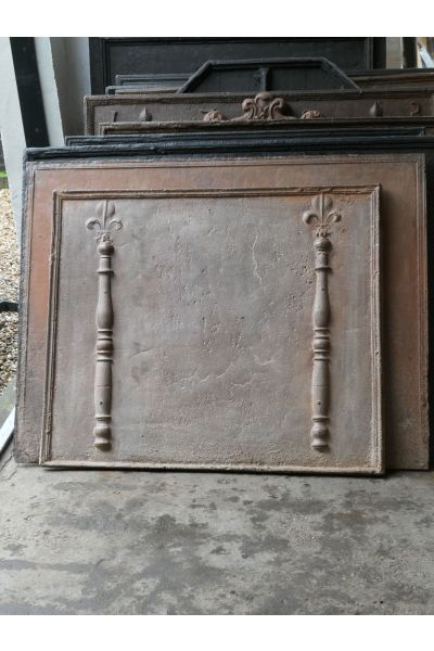 Plaque de Cheminée 'Piliers et Fleurs de Lys'