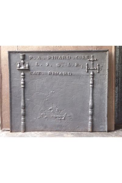 Plaque de Cheminée 'Piliers avec Monogramme IHS'