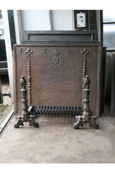 Grille Porte Bûches Néo Gothique