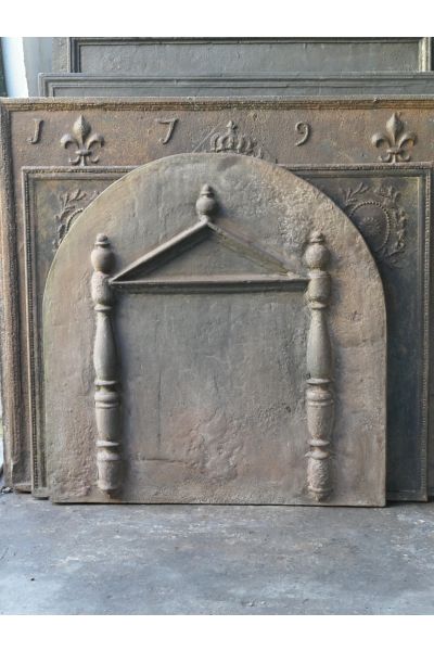 Plaque de cheminée 'Colonnes et Fronton'