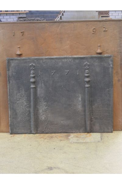 Plaque de Cheminée 'Piliers et Fleurs de Lys'