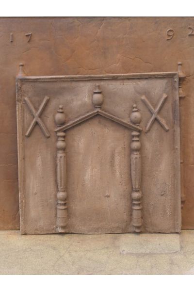 Plaque de Cheminée 'Colonnes et Fronton'