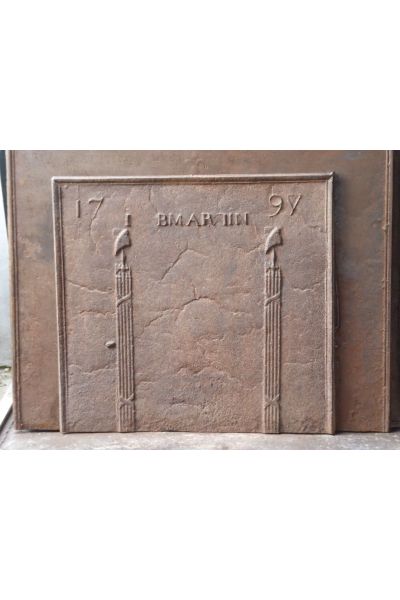 Plaque de Cheminée 'Piliers avec Bonnet Phrygien'