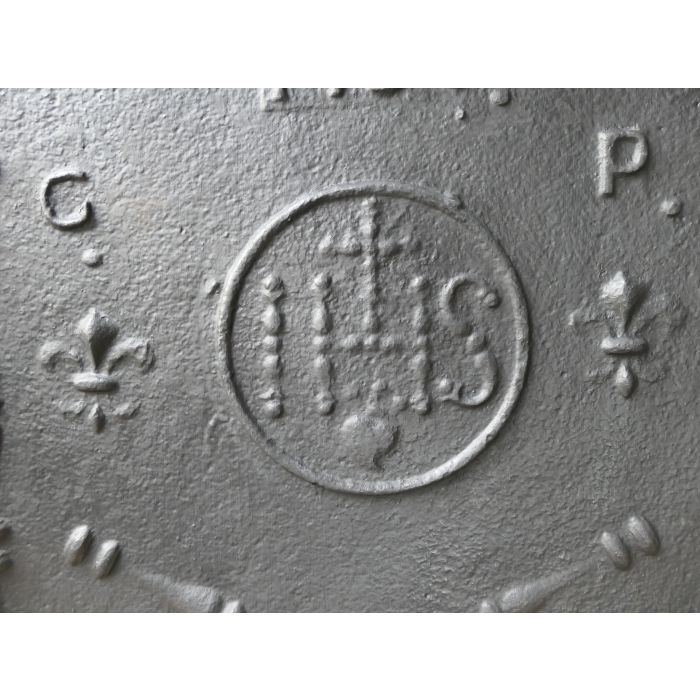 Plaque de Cheminée 'Piliers avec Monogramme IHS' en Fonte 
