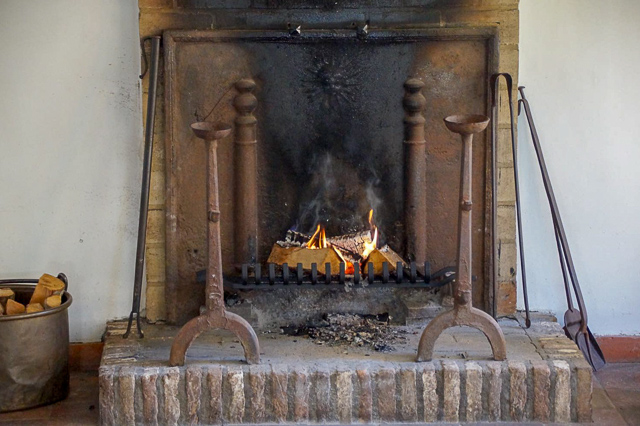 Cheminée ancienne et ces accessoires