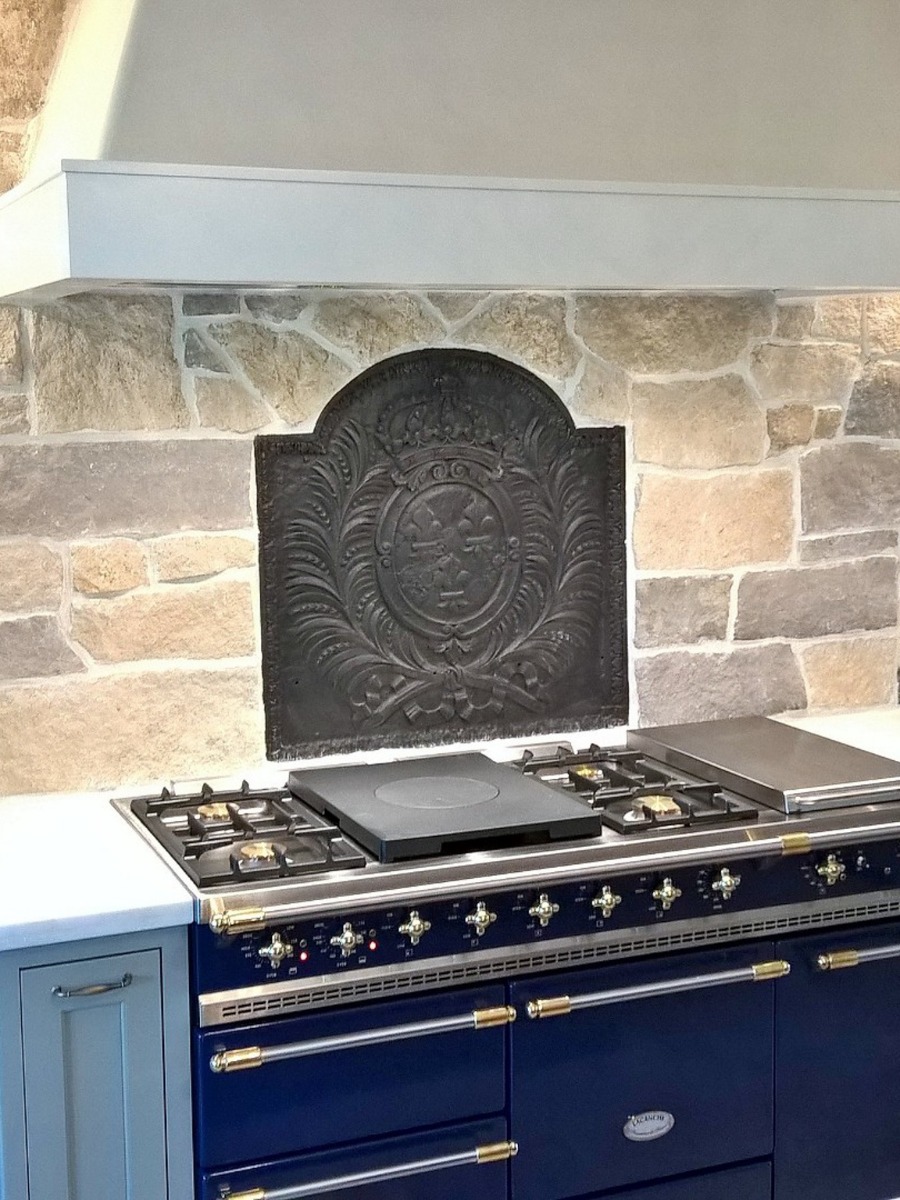 Fireback backsplash in Thornton, Colorado sourced from https://www.firebacks.net